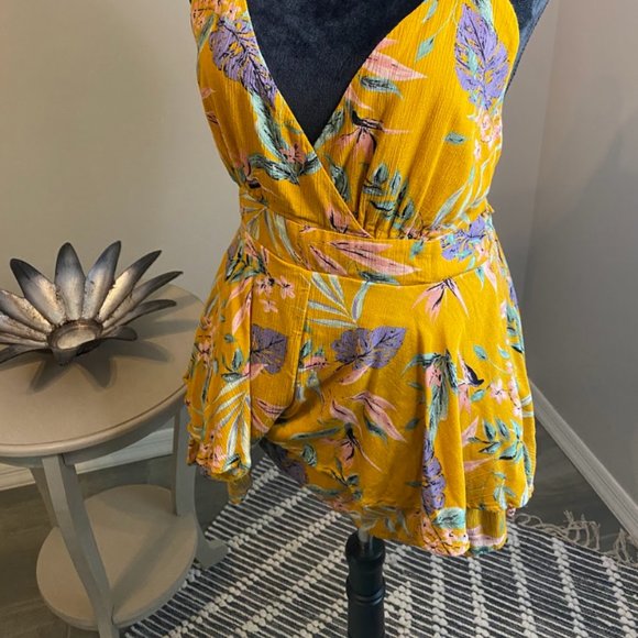 Spaghetti Strap Romper - Picture 2 of 6